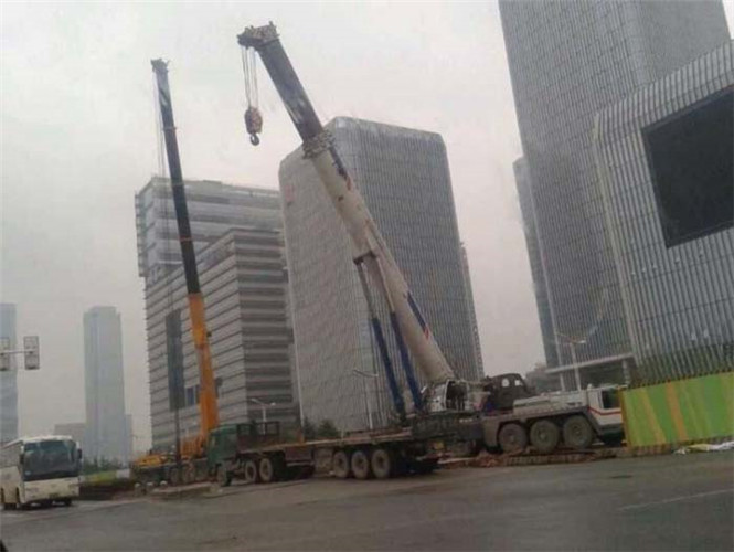 桐乡市“自动找平”—— 吊车的 “平地神器” 技术