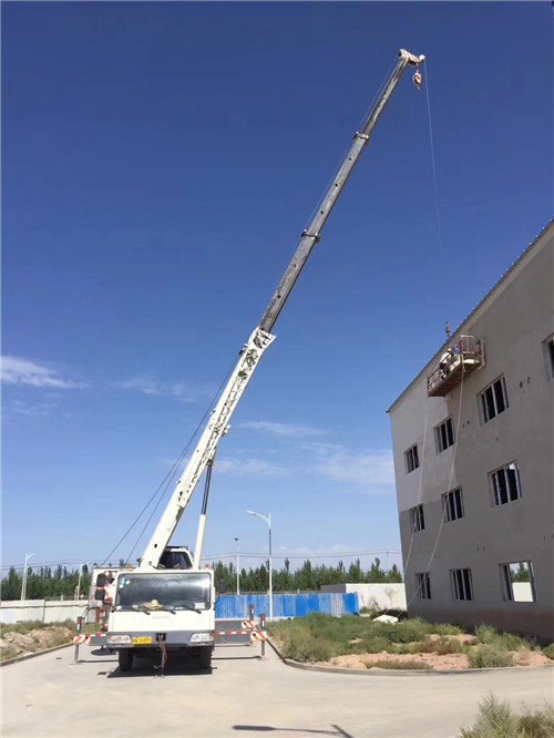 桐乡市“轻装强干”—— 吊车的 “轻量化臂架” 技术